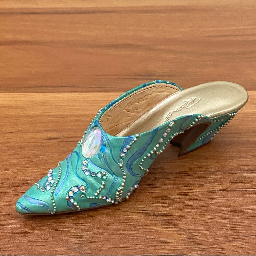 2002 RAINE Just the Right Shoe Enchanted Miniature Ceramic Heel Shoe Figurine